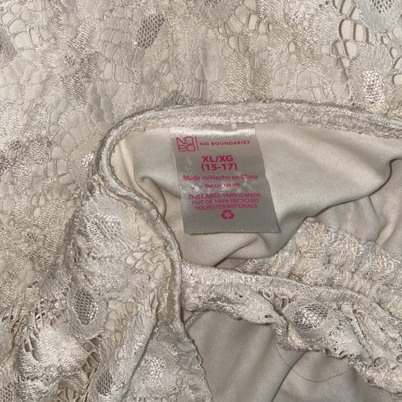 Lace Blouse - Picture 5 of 6